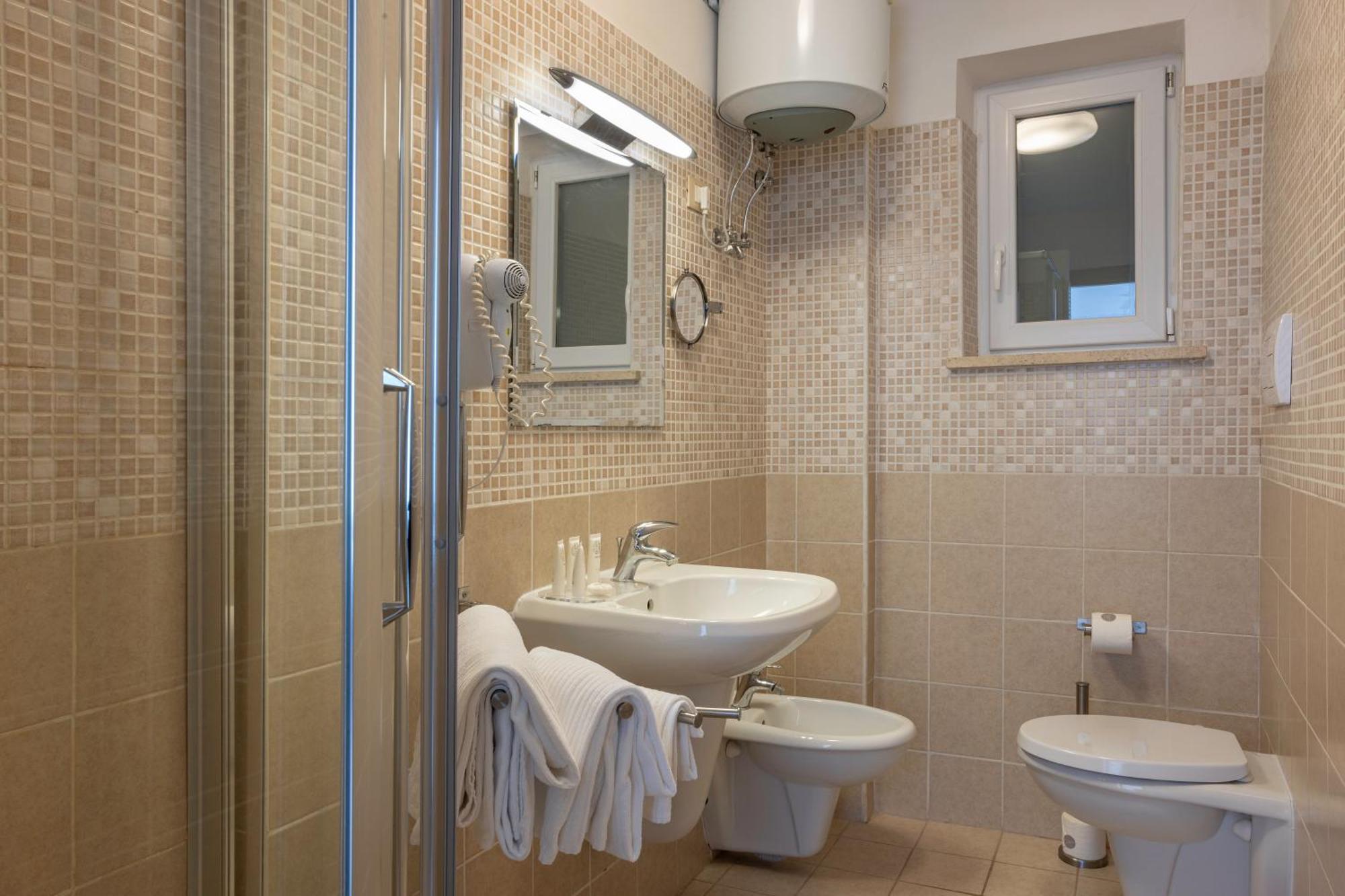 V Hotel Ancona Room photo